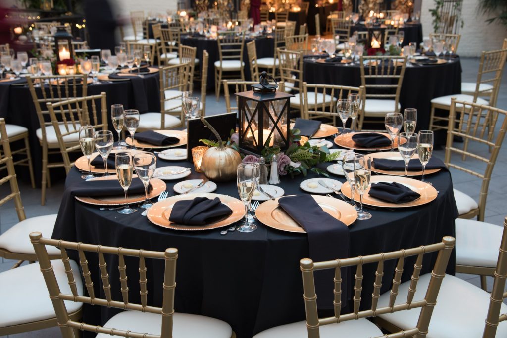table-g75c17e49a_1920